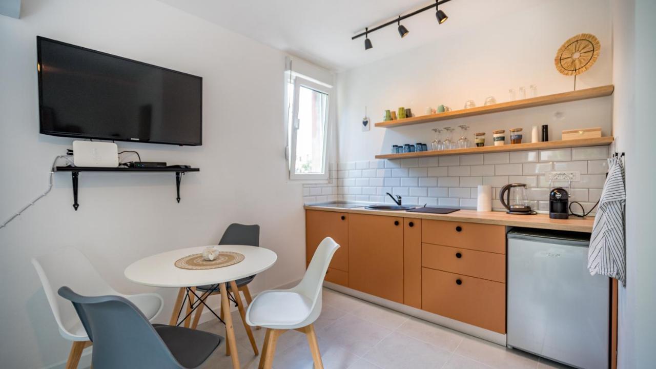 Cozy Apartment, 10 Minutes Walking Distance From The Old Town Cattaro Esterno foto